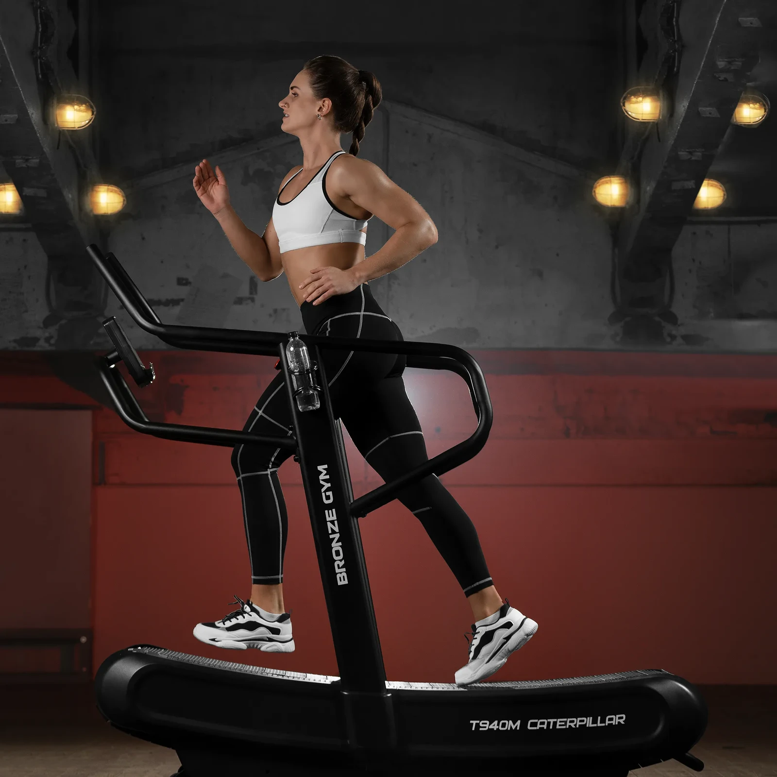 Беговая дорожка профессиональная BRONZE GYM T940M CATERPILLAR
